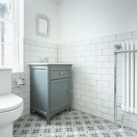 Georgian 2 Bedroom Flat On Gloucester Road Bristol