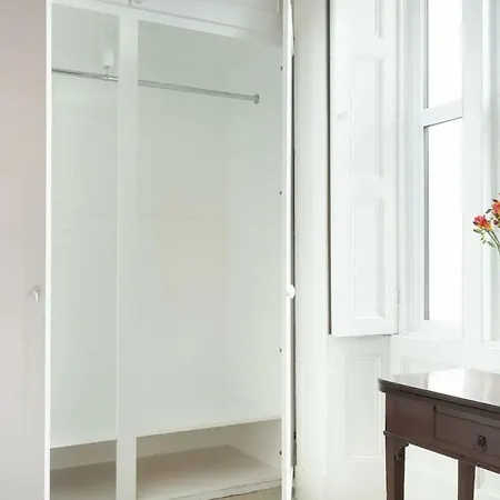 Georgian 2 Bedroom Flat On Gloucester Road *