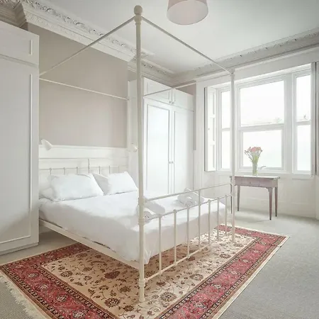 Georgian 2 Bedroom Flat On Gloucester Road Apartment *