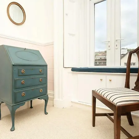 Georgian 2 Bedroom Flat On Gloucester Road Apartment *